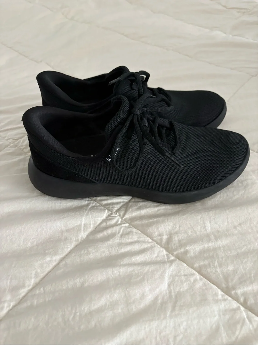 Kizik Men's 7 women's 8.5 Madrid Eco Knit in Blackout